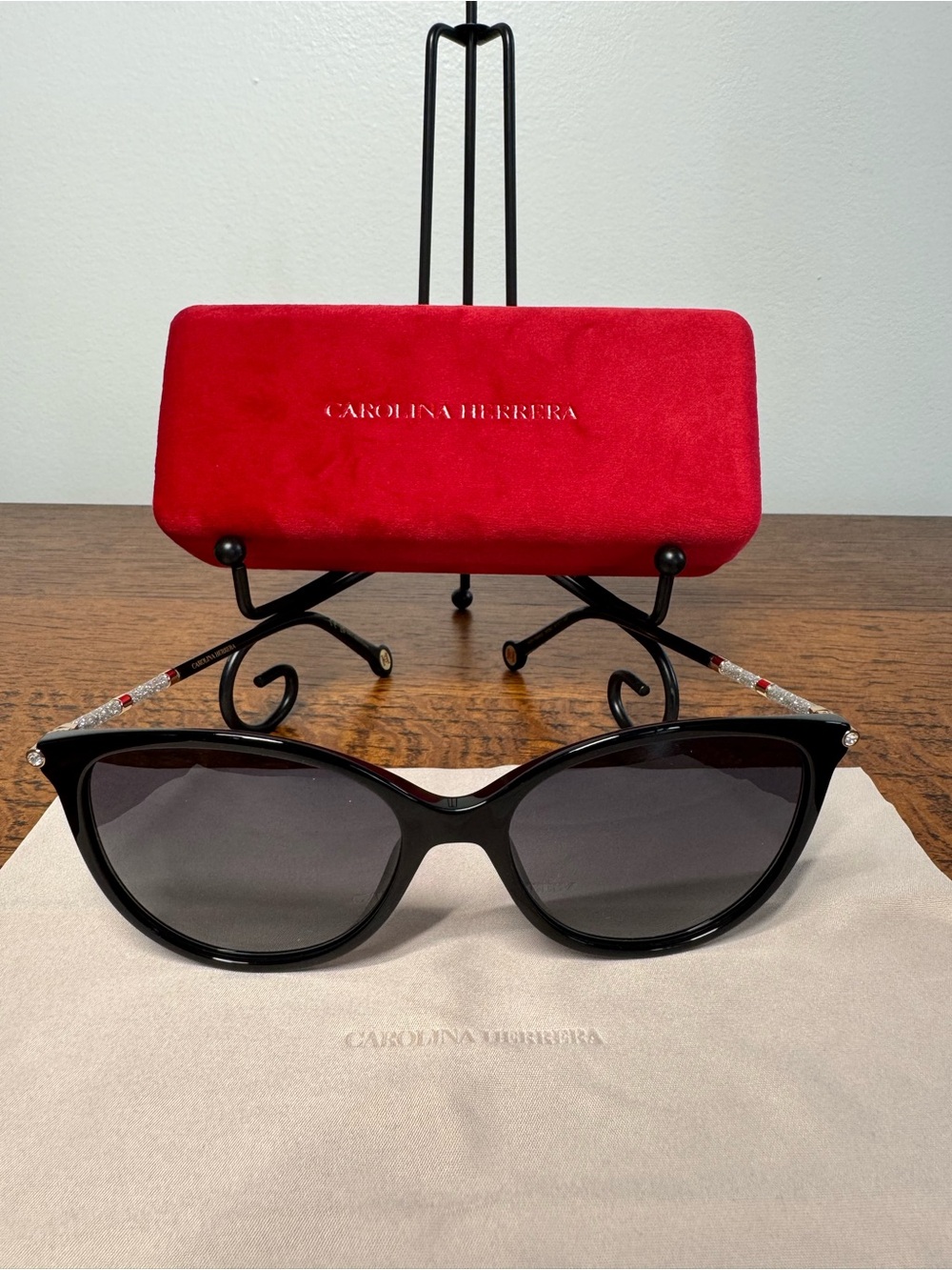 NWOT Carolina Herrera Black & Gold Cat Eye Sunglasses HER 0189/G/S